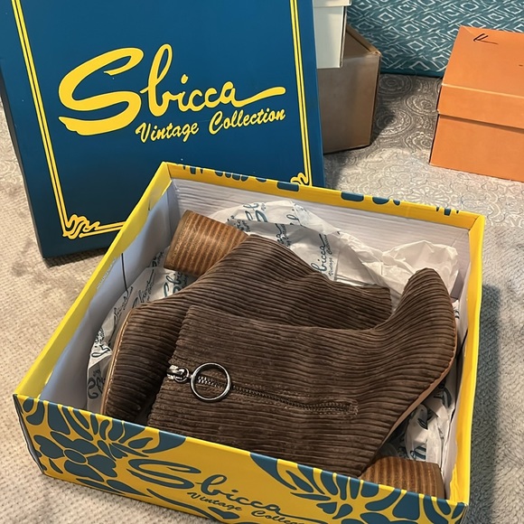 Sbicca Corduroy Menlee Side Zip Bootie, Brown/Taupe Size 7 - Picture 6 of 9